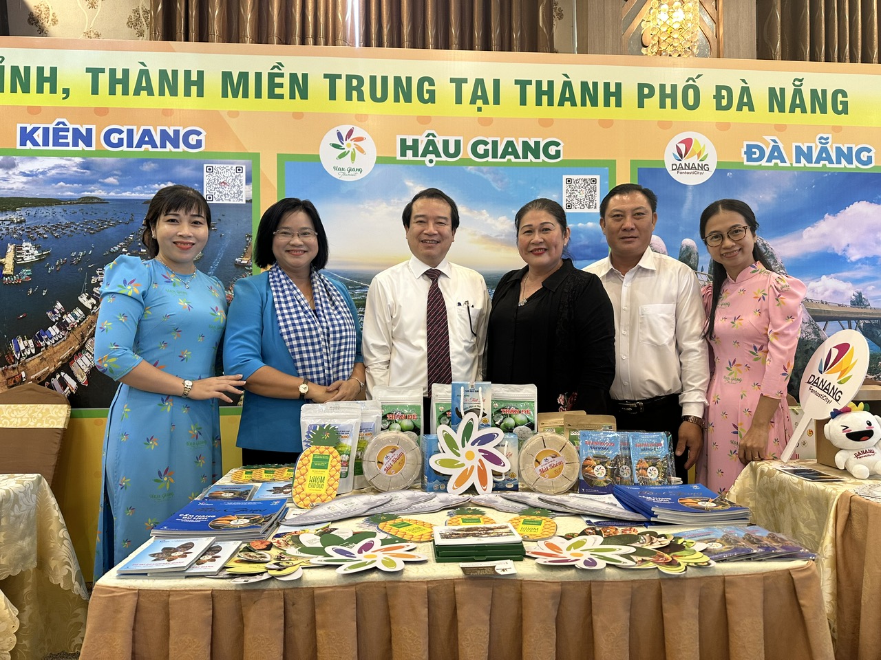 Strengthening the promotion of Hau Giang tourism at the Conference on promoting and advertising Mekong Delta tourism with the Central provinces and cities, Da Nang city