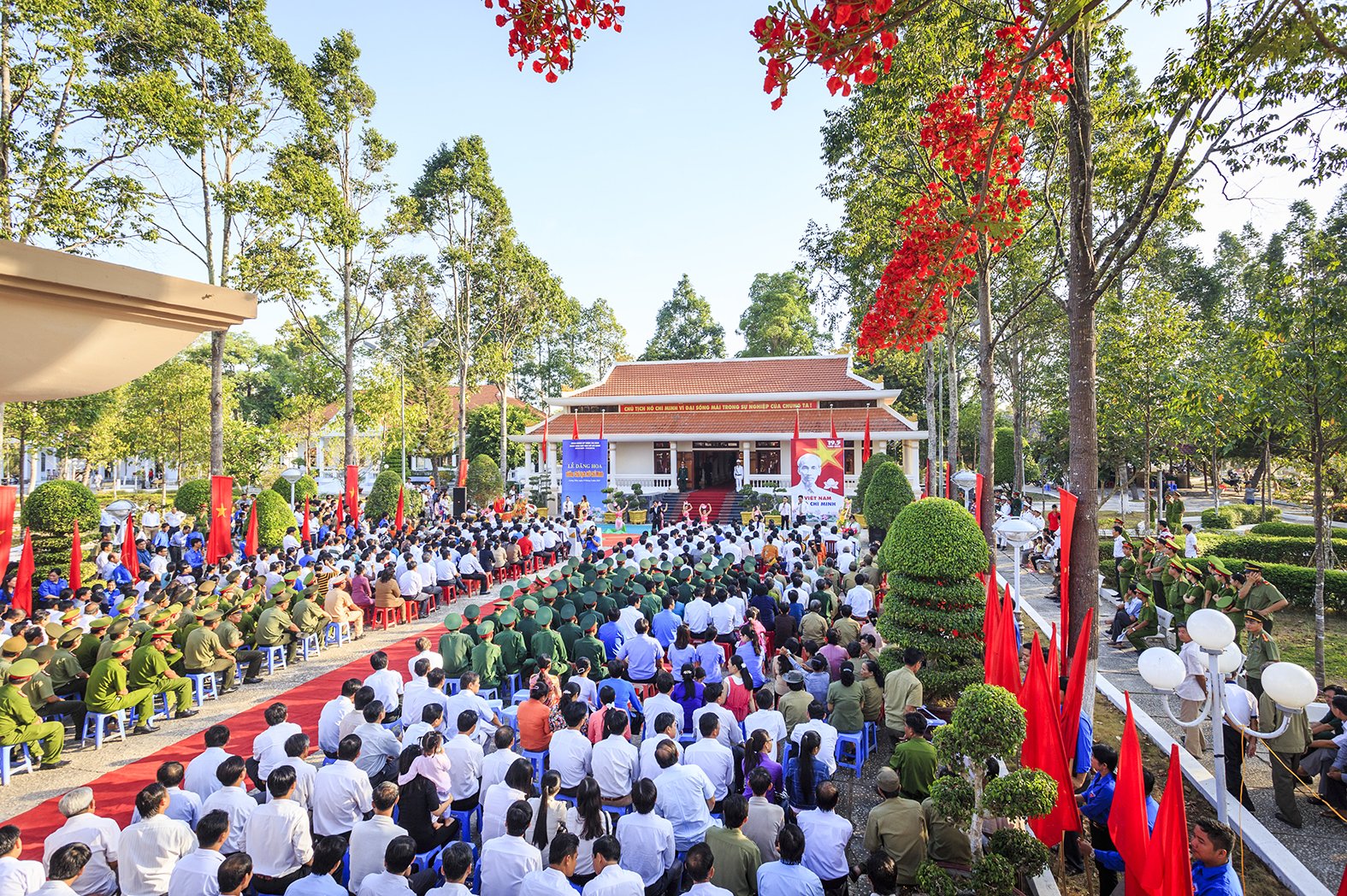 Lễ Hội Dâng Hoa, Dâng Hương Đền Thờ Bác Hồ