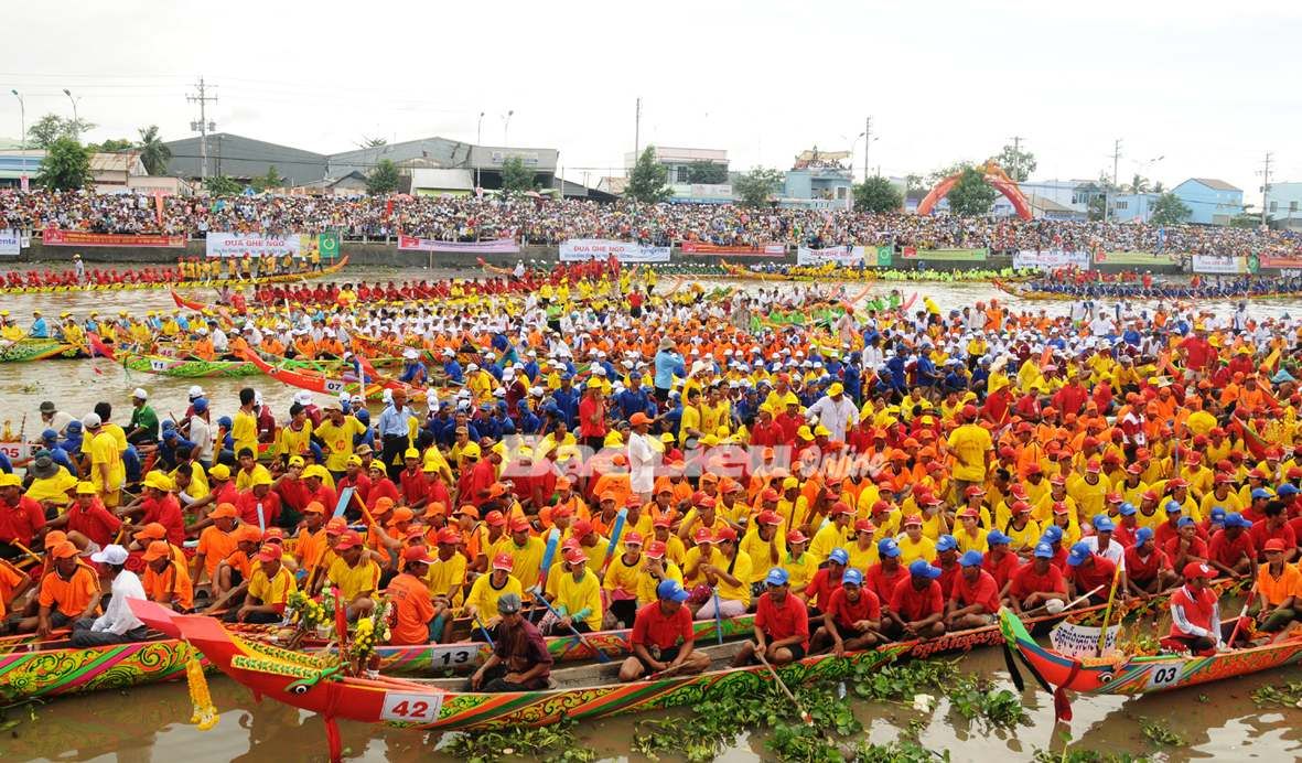 PHONG TỤC - LỄ HỘI CỦA ĐỒNG BÀO KHMER TỈNH SÓC TRĂNG