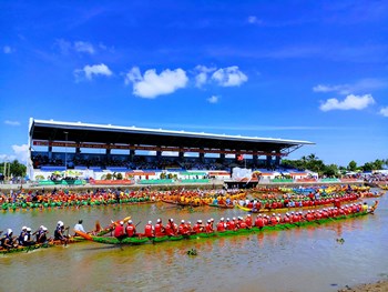 SỞ VHTTDL TỈNH SÓC TRĂNG THỰC HIỆN TRUYỀN THÔNG, QUẢNG BÁ HÌNH ẢNH DU LỊCH SÓC TRĂNG TRÊN BÌ THƯ VÀ TEM BƯU CHÍNH