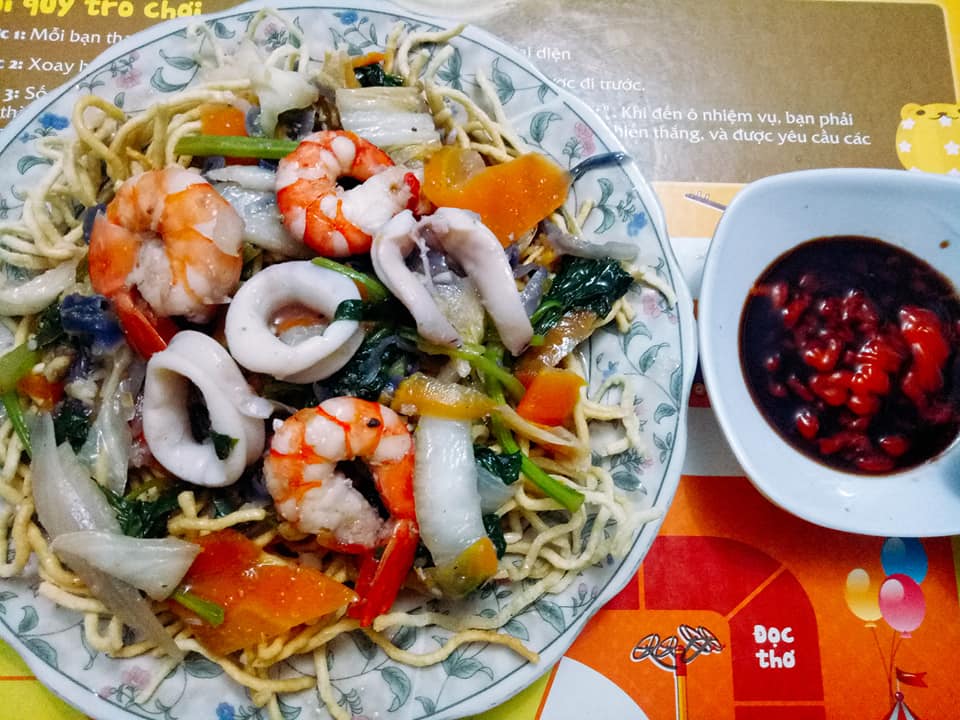 Mì khô hải sản