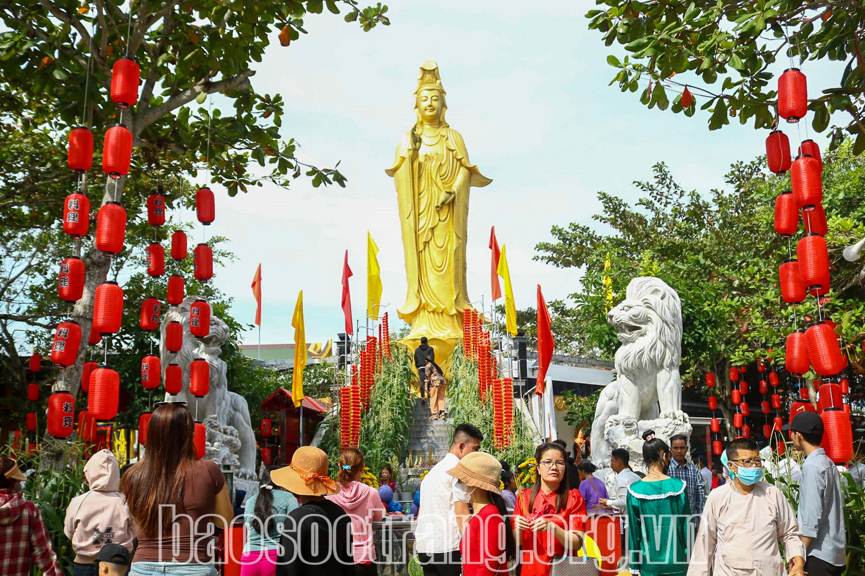 Cầu hạnh phúc, cầu bình an, cầu một năm tốt lành, trọn vẹn