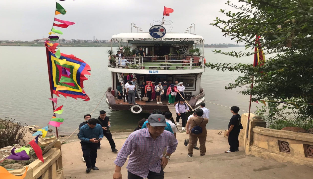 Khảo sát liên kết phát triển tuyến du lịch sông Hồng