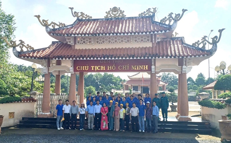 Tham quan và khảo sát mô hình  du lịch sinh thái trên địa bàn huyện Cù Lao Dung