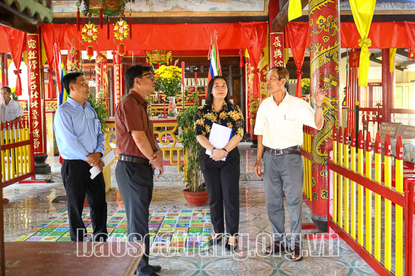 VỀ CHỢ CŨ THĂM NGÔI ĐÌNH HƠN TRĂM NĂM TUỔI