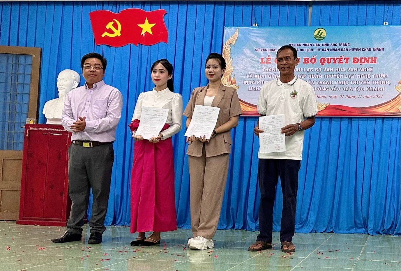 Công bố quyết định thành lập câu lạc bộ văn hóa, văn nghệ  và khai giảng các lớp truyền dạy của đồng bào dân tộc Khmer